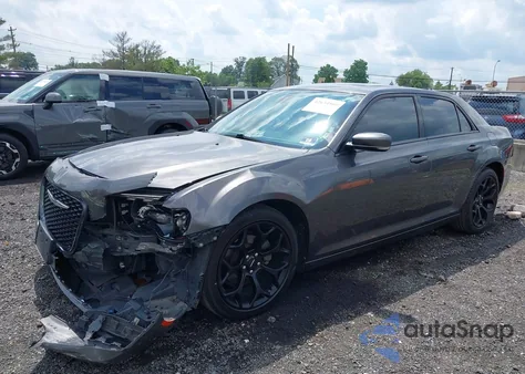 2015 Chrysler 300 300S z USA, uszkodzony, nr VIN 2C3CCABG5FH833029
